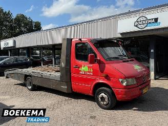skadebil auto Mercedes Sprinter 412D Tijhof Autotransporter Lier 1997/1