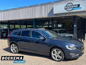 Damaged car Volvo V-60 2.4 D6 AWD Plug-In Hybrid Summum Open dak Navi Xenon 2013/10