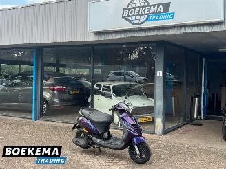 skadebil bromfiets Piaggio  Zip 45KM 4T LED 2016/11