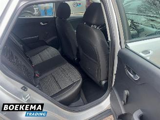 Kia Stonic 1.0 T-GDi MHEV Dynamic Automaat Navigatie Camera picture 22