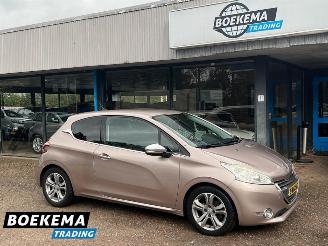škoda osobní automobily Peugeot 208 1.6 VTi Allure Leder Navi Climate Cruise PDC 2013/4