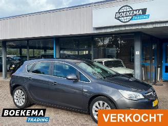 krockskadad bil auto Opel Astra 1.6 Cosmo Navigatie Cruise Climate PDC 2010/8