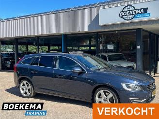 skadebil auto Volvo V-60 2.4 D6 AWD Plug-In Hybrid Summum Open dak Navi Xenon 2013/10
