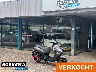 skadebil bromfiets Peugeot  Kisbee RS 4T 45KM 2018/8