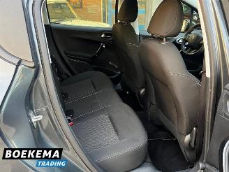 Peugeot 208 1.2 PureTech Blue Lion Navi Airco Cruise PDC Trekh. picture 18