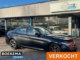 Vaurioauto  passenger cars Alfa Romeo Giulia 2.0 T AWD Veloce 280PK Aut Leer Navi Stuur/Stoelverw. Cruise PDC 2017/5