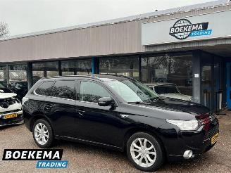 Vaurioauto  passenger cars Mitsubishi Outlander 2.0 PHEV Instyle Pano Keyless Navi Camera Stoelverw. 2013/12