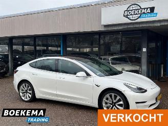 damaged passenger cars Tesla Model 3 Long Range AWD 75 kWh BTW Autopilot Glazen dak 2019/5