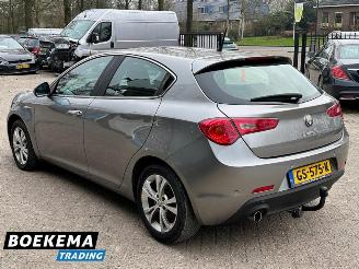 Alfa Romeo Giulietta 1.6 JTDm Distinctive Leer Climate PDC Trekhaak Cruise picture 3