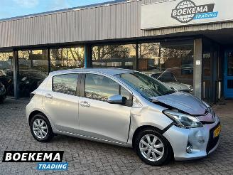 Voiture accidenté Toyota Yaris 1.5 Full Hybrid Aspiration Navi Climate Cruise Camera 2014/1