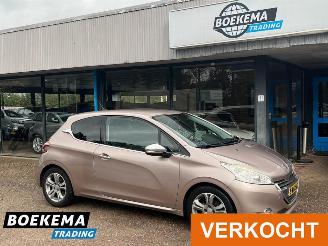 krockskadad bil auto Peugeot 208 1.6 VTi Allure Leder Navi Climate Cruise PDC 2013/4