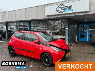 Damaged car Toyota Aygo 1.0 VVT-i X-Wave Open-Dak Airco Cruise 2015/7