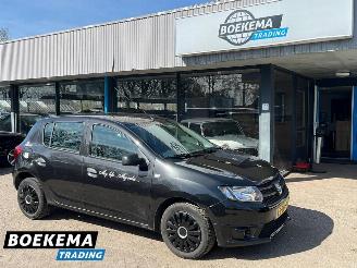 Damaged car Dacia Sandero 1.2 16V Airco Elek-Ramen 2015/2