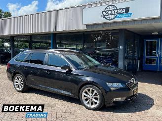 Vaurioauto  passenger cars Skoda Superb Combi 1.8 TSI 180PK Style Business DSG CantonSound Keyless Navigatie 2017/1