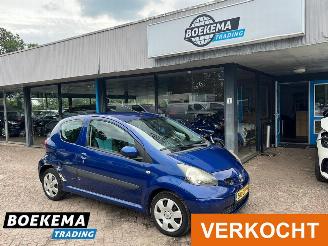 Vaurioauto  passenger cars Toyota Aygo 1.0-12V + Automaat Airco Leer 2008/9