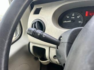 Renault Master 2.5 DCI Bakwagen met kraan GEEN DOCUMENTEN picture 11