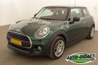 krockskadad bil auto Mini One 1.2 Airco 81.687 km 2015/8