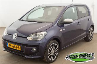 skadebil auto Volkswagen Up! 1.0 high up! 71.052 km Navi Airco BlueMotion 2015/11