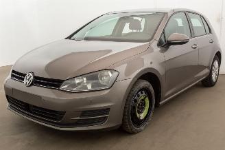 krockskadad bil auto Volkswagen Golf 1.6 TDI Clima Navi 2014/1