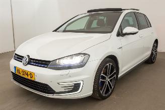 krockskadad bil auto Volkswagen Golf 1.4 TSI GTE Pano Clima Navi 2015/11