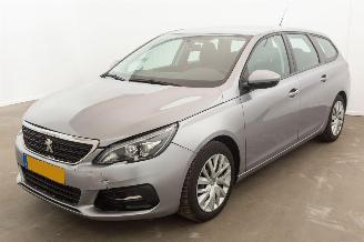 damaged passenger cars Peugeot 308 1.2 PureTech Clima Navi Blue Lease 2019/2