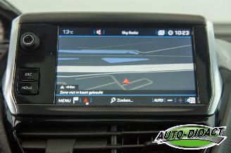 Peugeot 2008 1.2 PureTech 105.313 km Pano Airco Navi Blue Lion picture 7