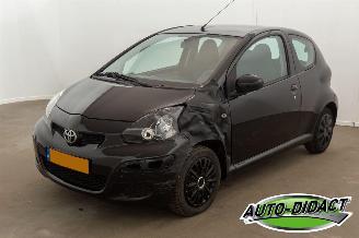 krockskadad bil auto Toyota Aygo 1.0 12V Comfort Navigator 2011/9