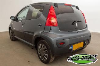 Peugeot 107 1.0-12V Airco Millesim 200 picture 3