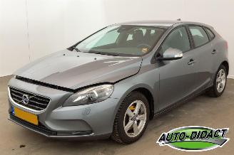 krockskadad bil auto Volvo V-40 1.6 T2 Clima Navi MOTORSCHADE Kinetic 2014/10