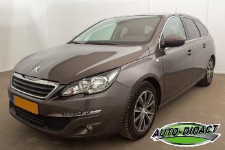 Vaurioauto  passenger cars Peugeot 308 SW 1.2 PureTech Clima Navi Pano Style 2015/7