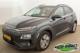 Vaurioauto  passenger cars Hyundai Kona EV Fashion 64 kWh Camera Navi Clima 2020/11