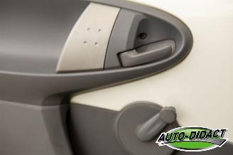 Peugeot 107 1.0-12V XR picture 11