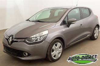 skadebil auto Renault Clio 1.5 dCi Airco Pano Navi 2015/4