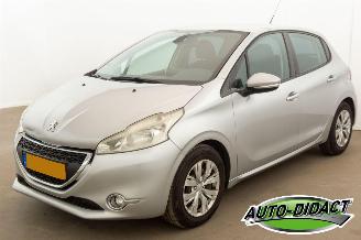 skadebil auto Peugeot 208 1.4 VTi Envy Clima 2012/9