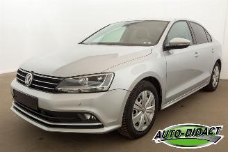 Vaurioauto  passenger cars Volkswagen Jetta 1.2 TSI 77 kw 72.767 km Navi Airco 2015/7