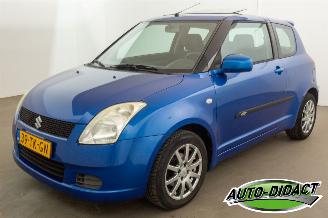 Damaged car Suzuki Swift 1.5 GLS Automaat Schuifdak Airco 1e eigenaar 2006/10