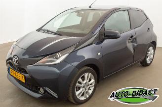 Schadeauto Toyota Aygo 1.0 X-Joy Navi Camera Clima VVT-i 2017/9