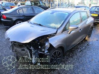 Vrakbiler auto Renault Clio Clio IV Estate/Grandtour (7R) Combi 5-drs 0.9 Energy TCE 90 12V (H4B-4=
08(H4B-B4)) [66kW]  (01-2013/08-2021) 2015/2