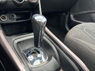 Peugeot 2008 Active Autom / Panorama / Navigation picture 17