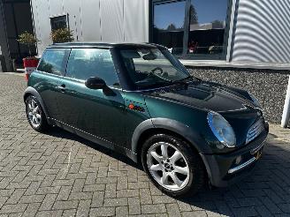 Damaged car Mini Cooper 1.6 Chili Automaat 2002/10