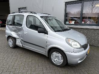  Toyota Yaris-verso 1.3 16V VVT-i Luna Automaat 2000/3