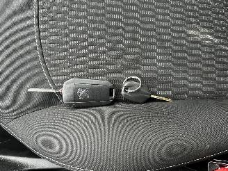 Peugeot 208 1.6 BlueHDi Blue Lease picture 6