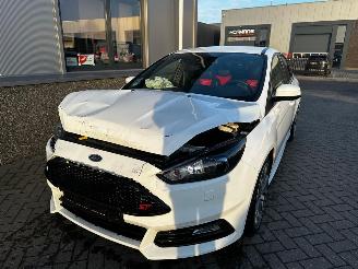 Ford Focus 2.0 ST 270pk picture 21