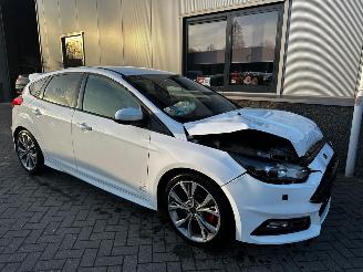 Auto incidentate Ford Focus 2.0 ST 270pk 2017/12