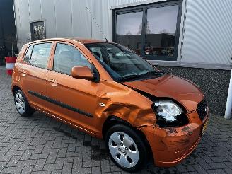 Vaurioauto  passenger cars Kia Picanto 1.0 LXE Airco 2005/8