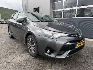 Voiture accidenté Toyota Avensis 2.0 D-4D-F Executive Business 2015/5