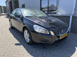 Damaged car Volvo S-60 1.6 T4 Momentum 2011/1