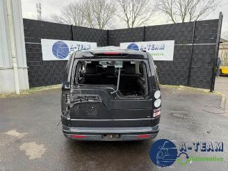 Land Rover Discovery Discovery IV (LAS), Terreinwagen, 2009 / 2018 3.0 SD V6 24V picture 2
