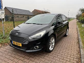 Schadeauto Ford S-Max 2.0 TDCI VIGNALE 7 zit 2017/9