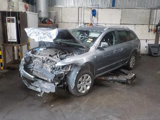 Vrakbiler auto Skoda Superb Superb Combi (3TAC/TAF) Combi 1.6 TDI (CAYC) [77kW]  (09-2010/05-2015)= 2012/2